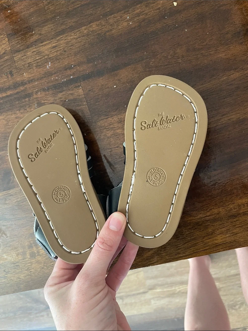 Black Girls' salt water Woven Strap Sandals size 5c